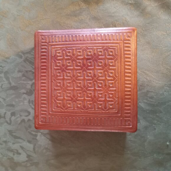 Other - Vintage leather embossed men's jewellery or trinket box with felt lining